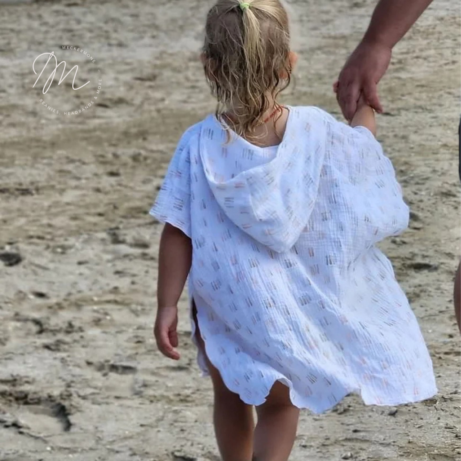 Badeponcho für Kinder aus Musselin – personalisierbar, handgemacht & ideal für Sommer, Strand & Therme