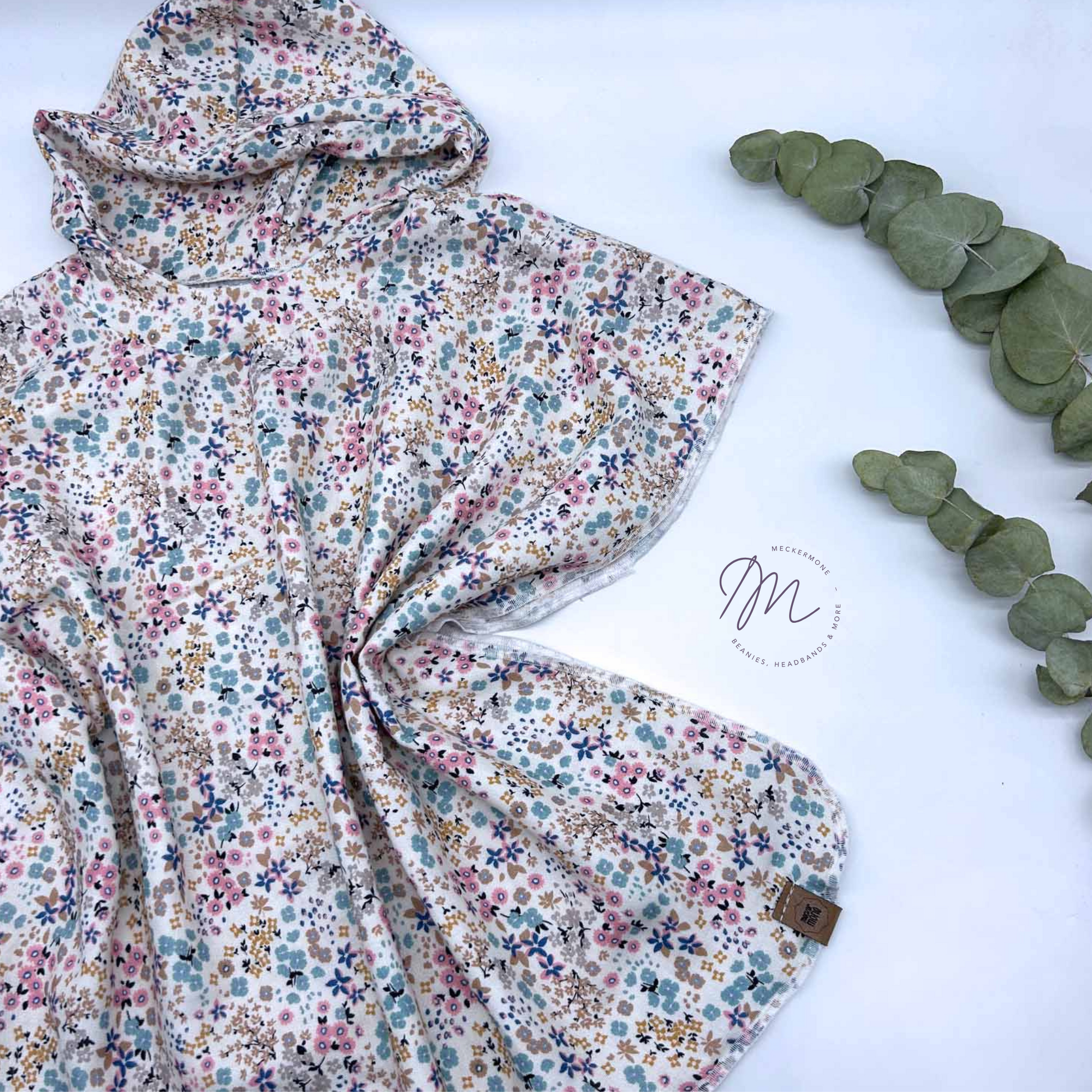 Badeponcho für Kinder aus Musselin – personalisierbar, handgemacht & ideal für Sommer, Strand & Therme