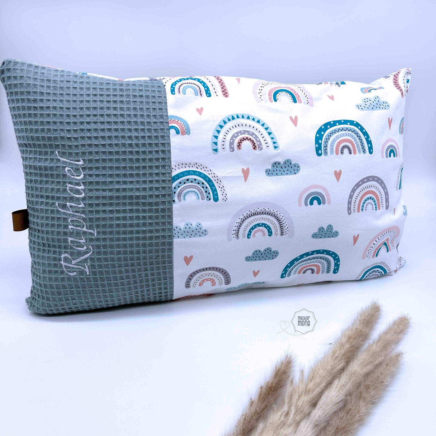 Personalisierbarer Kuschelpolster – Handgemachtes Geschenk zur Geburt & Taufe | Meckermone