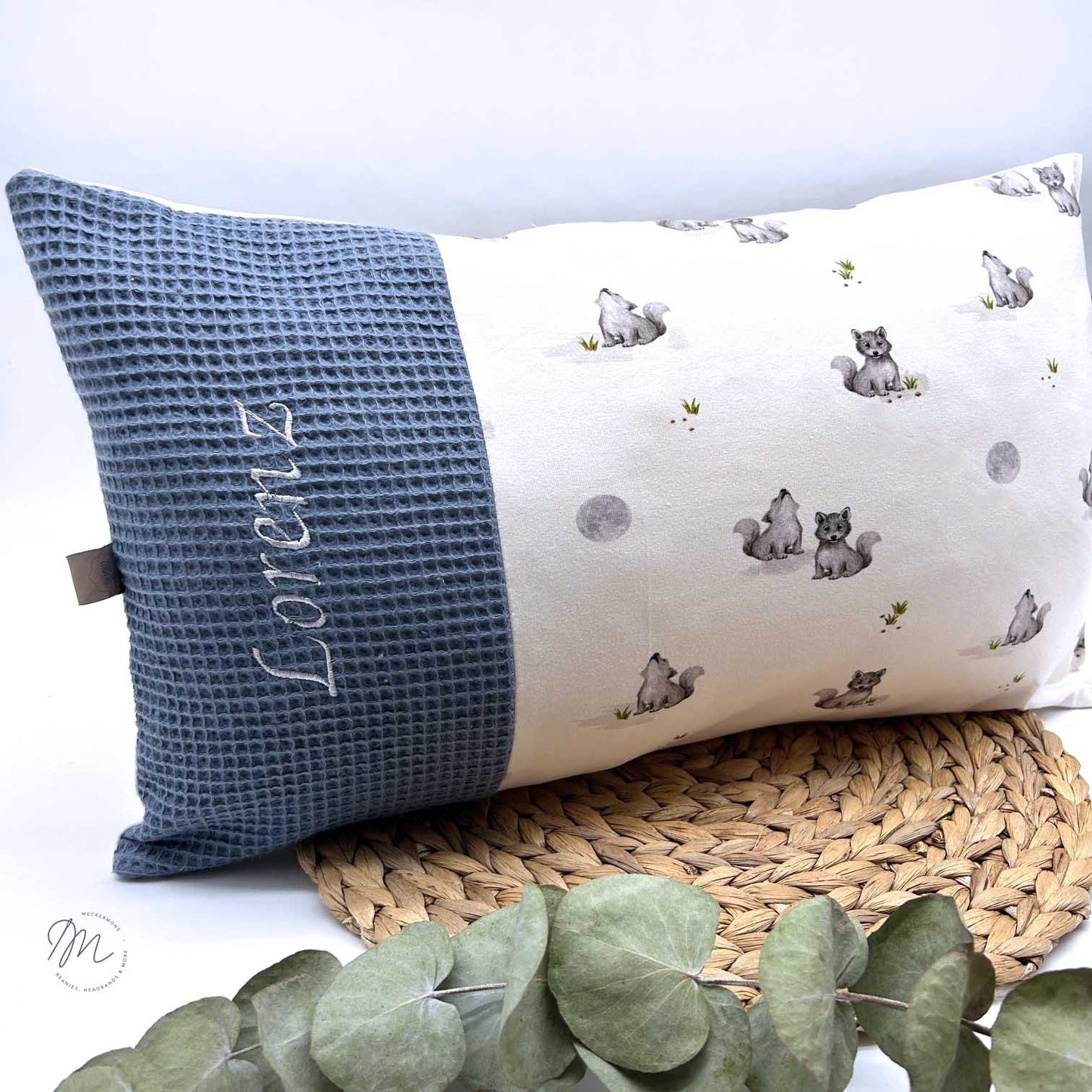 Personalisierbarer Kuschelpolster – Handgemachtes Geschenk zur Geburt & Taufe | Meckermone