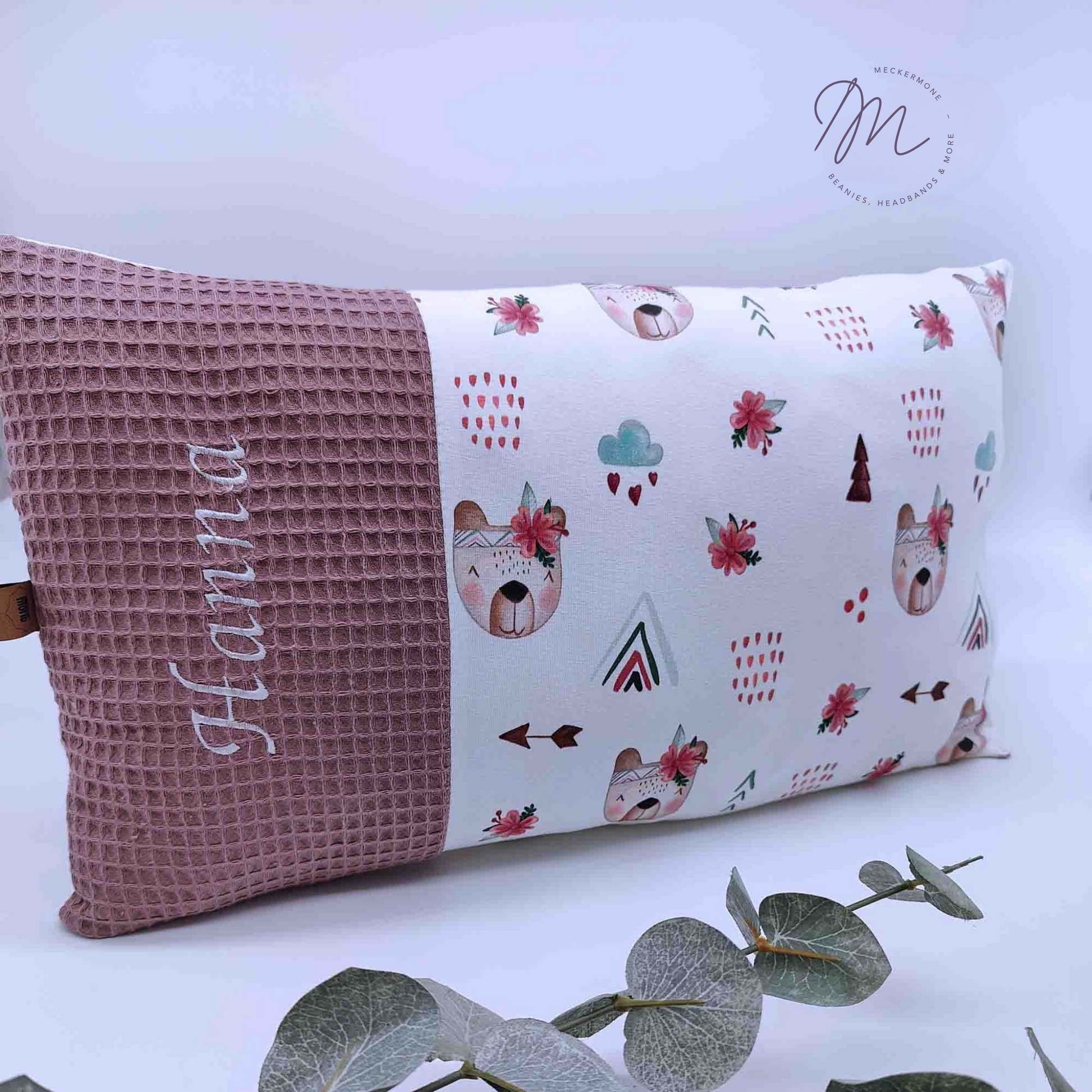 Personalisierbarer Kuschelpolster – Handgemachtes Geschenk zur Geburt & Taufe | Meckermone