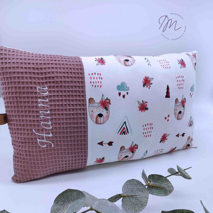 Personalisierbarer Kuschelpolster – Handgemachtes Geschenk zur Geburt & Taufe | Meckermone