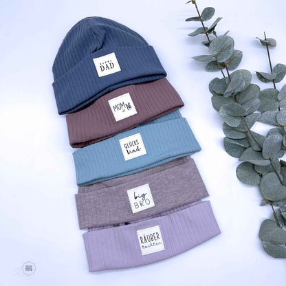 Statement Beanie Frühling – Handgemachte, personalisierte Beanie für Mama, Baby & Familie