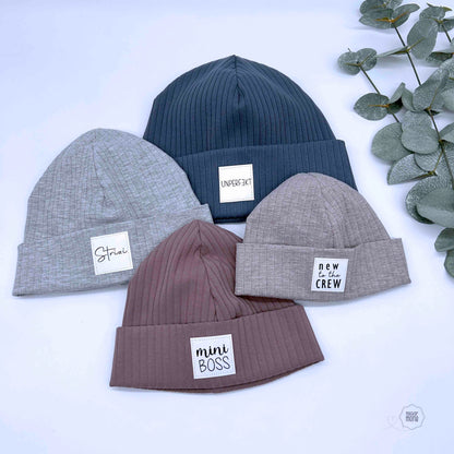 Statement Beanie Frühling – Handgemachte, personalisierte Beanie für Mama, Baby & Familie