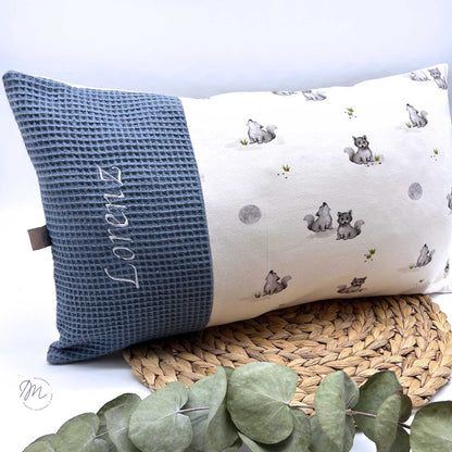 Personalisierbarer Kuschelpolster – Handgemachtes Geschenk zur Geburt & Taufe | Meckermone